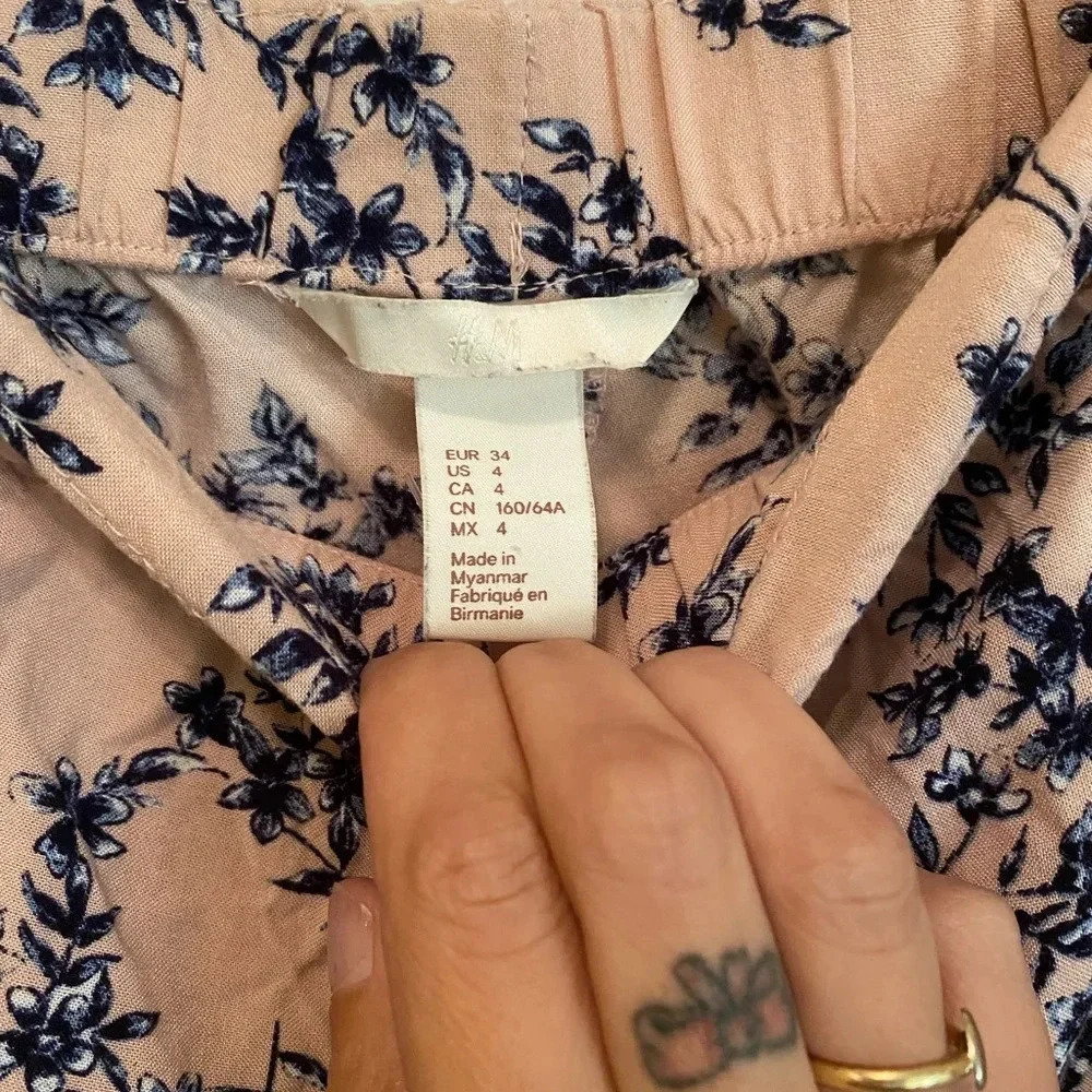 Pink and Blue flower H&M shorts - Picture 4 of 5